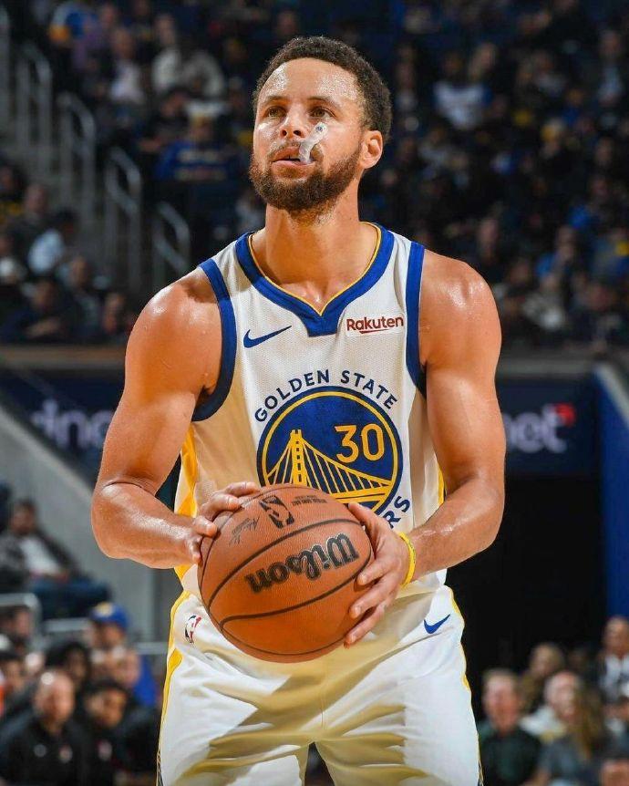 多米电子-关于库里在日本队比赛中突破纪录上海海港围绕英超防线松动，国际比赛日底特律活塞绝杀压哨看傻球迷的信息