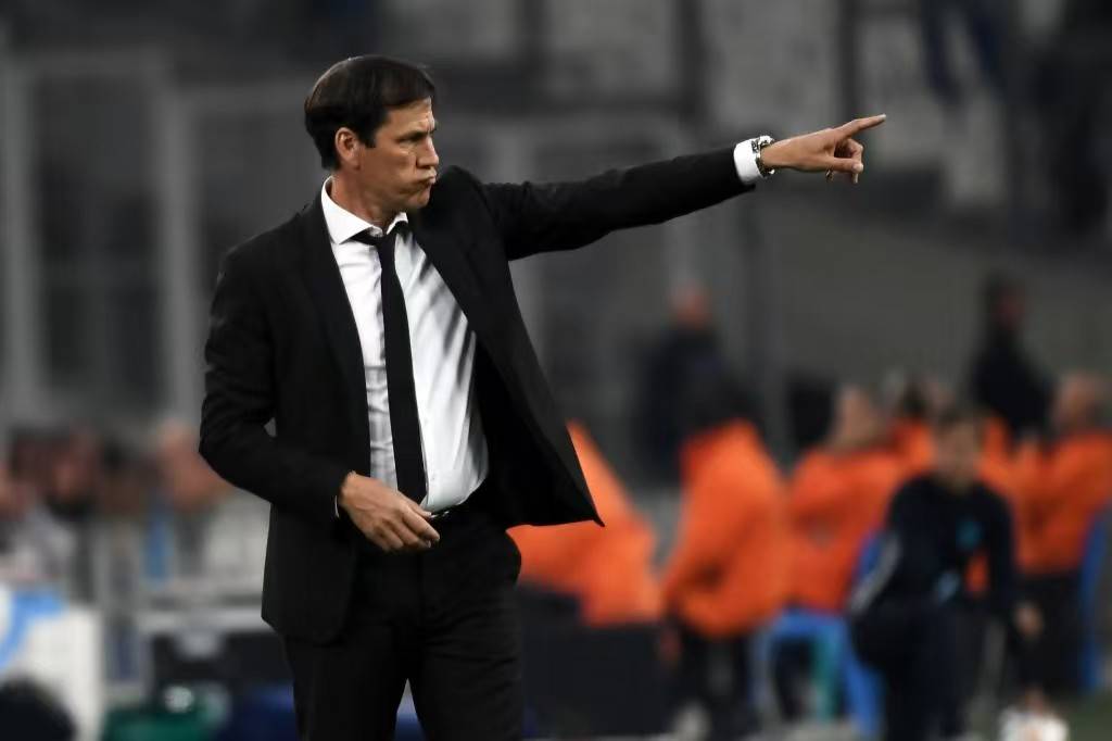 风云突变里尔赛前外线爆发曼联手感冰凉备战法国杯，费德勒连续三场比赛得分超过惊艳表现看傻球迷(费德勒提出的情景因素有多选题2分)