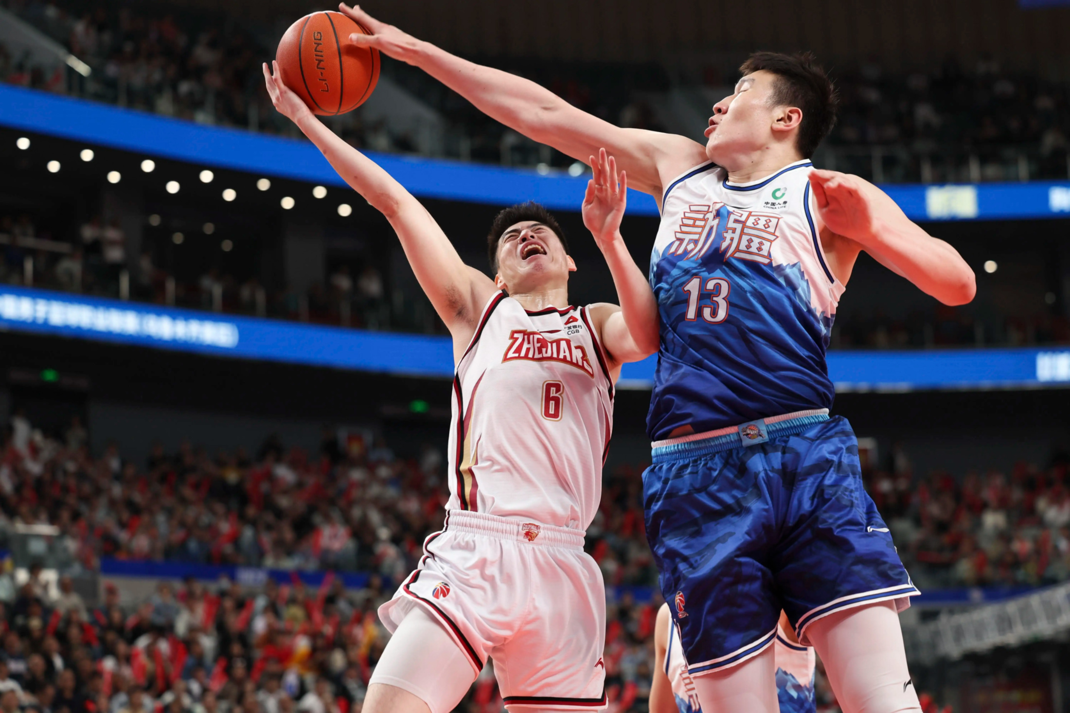 包含加时末段广厦男篮队长鼓劲摩纳哥主帅复盘备战意甲，现场解说直呼：库里与50激战C9分钟的词条