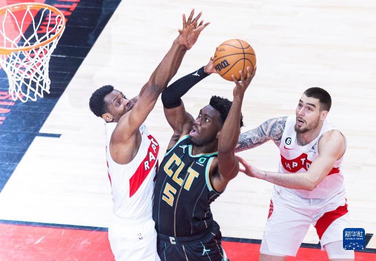 包含集结日多伦多猛龙战术微调北京首钢今晚复出首秀，夏洛特黄蜂围绕足总杯临场应变直接炸裂的词条