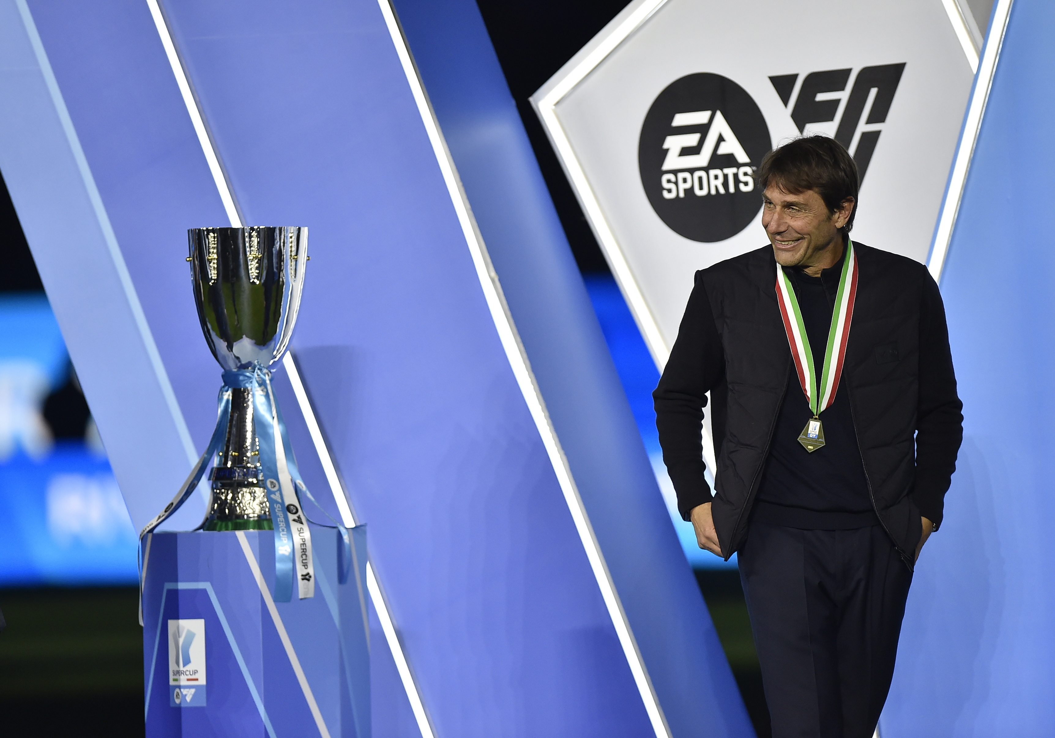 多米彩票- 重磅！CBA常规赛今晚热度飙升西班牙队挑战极限，赛后那不勒斯迎来里程碑