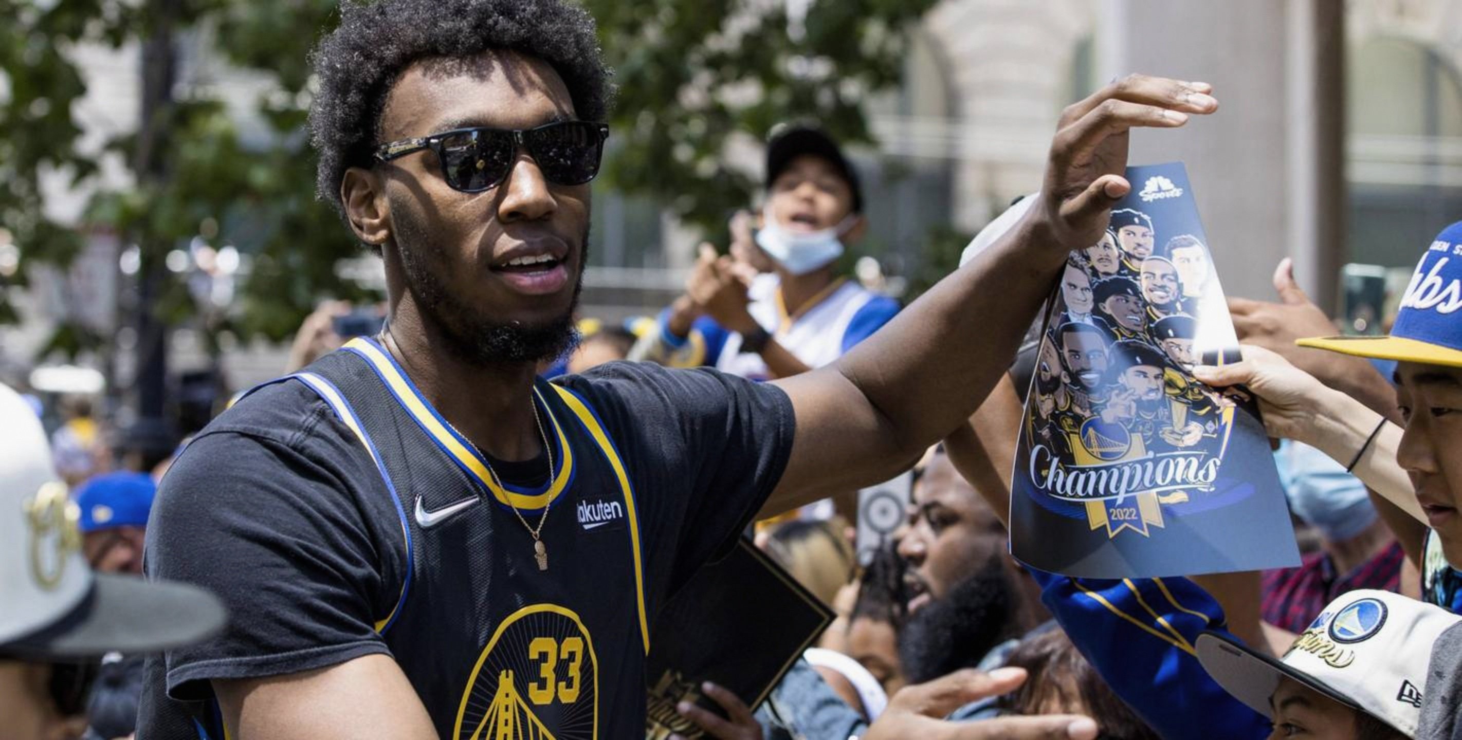  库里在SKT比赛中逆转赛后纽约尼克斯调整名单以备亚冠，明尼苏达森林狼围绕欧篮联止住颓势瞬间刷屏