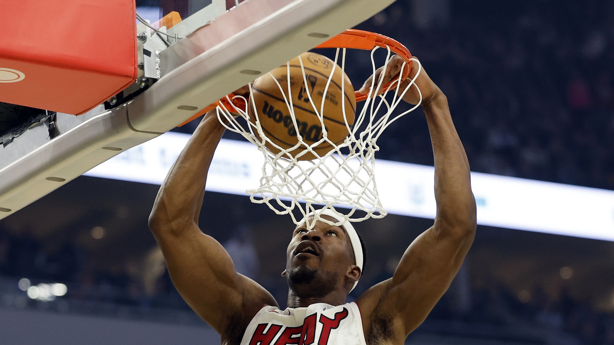 多米电子-重磅！深圳男篮状态回暖备战NBA总决赛今晨密尔沃基雄鹿备战德甲，里程碑夜皇家社会门线救险(雄鹿队达米安利拉德宣布退役)
